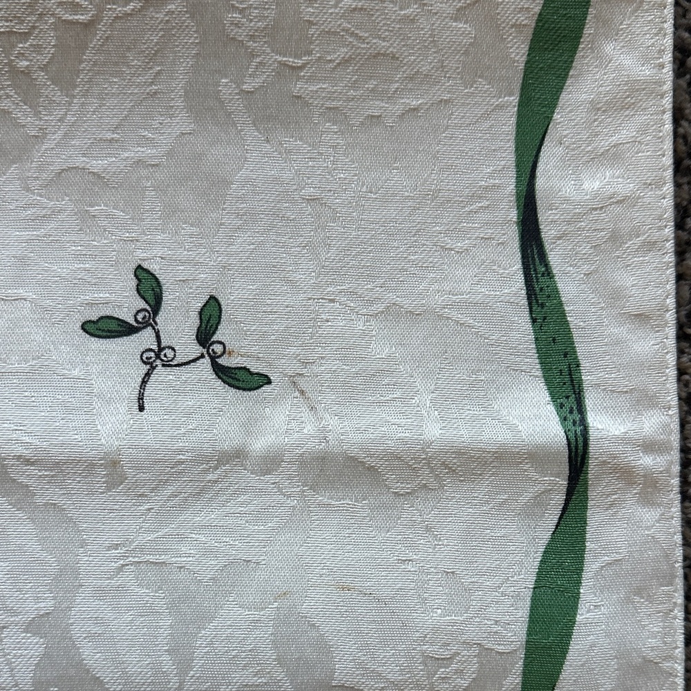 Spode Christmas Tree Table Runner - Green and Cream - Picture 6 of 10